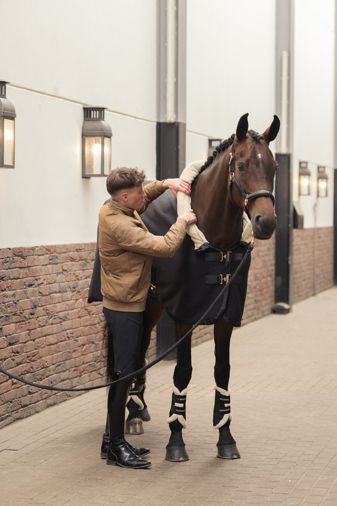 
                  
                    ESKADRON Abschwitzdecke "Polarfleece High-Neck", Heritage 24
                  
                